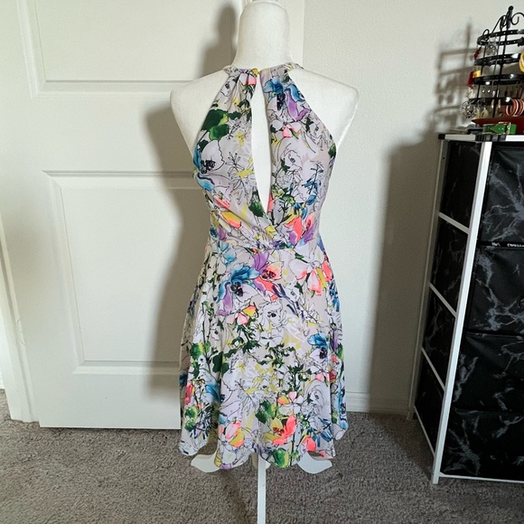 Express Floral Halter Mini Dress - Picture 5 of 9
